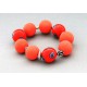 bracelet perles boules Coraline fond corail foncé fleur bleu & corail 