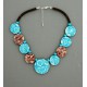 collier perles plates réversible transparent turquoise / fond marron foncé fleur turquoise