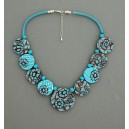 collier perles plates réversible transparent turquoise & marron / fond turquoise fleur turquoise et marron