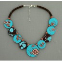 collier perles plates réversible fond turquoise fleur marron / visage fleur marron