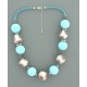 collier perles boules fond transparent fleur marron