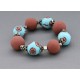 bracelet perles boules  fond turquoise clair fleur marron