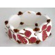 Bracelet perles plates Brune fond blanc fleur rose