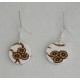 Boucles d'oreille Brune fond blanc fleur brune grand modèle