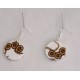 Boucles d'oreille Brune fond blanc fleur brune grand modèle