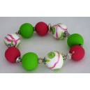 bracelet perles boules Anaïs fond blanc perles intercalaires roses & vertes