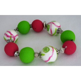 bracelet perles boules Anaïs fond blanc perles intercalaires roses & vertes