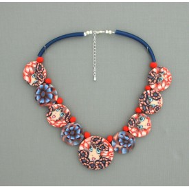 Collier perles plates Coraline visage corail & bleu Collier perles plates Coraline visage corail & bleu