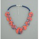 Collier perles plates Coraline fond corail moyen fleur bleu & corail 