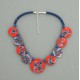Collier perles plates Coraline fond corail foncé fleur bleu & corail 